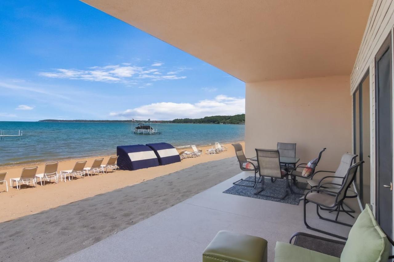 Sugar Beach Villa 1012 Luxury Waterfront Condo Traverse City Eksteriør bilde