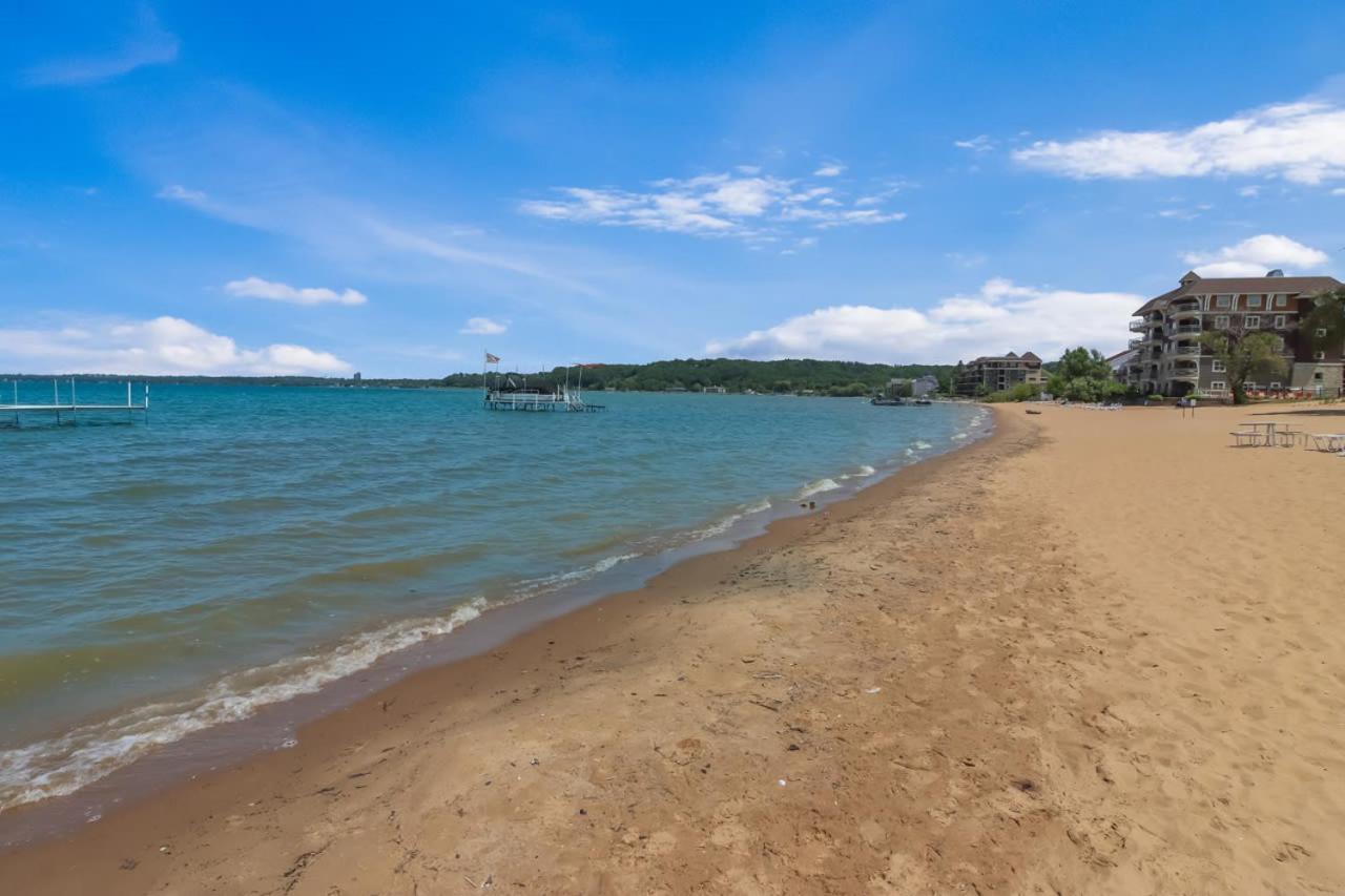 Sugar Beach Villa 1012 Luxury Waterfront Condo Traverse City Eksteriør bilde