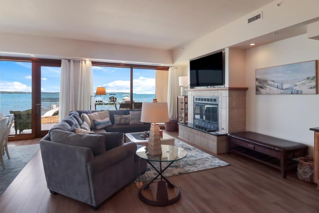 Sugar Beach Villa 1012 Luxury Waterfront Condo Traverse City Eksteriør bilde