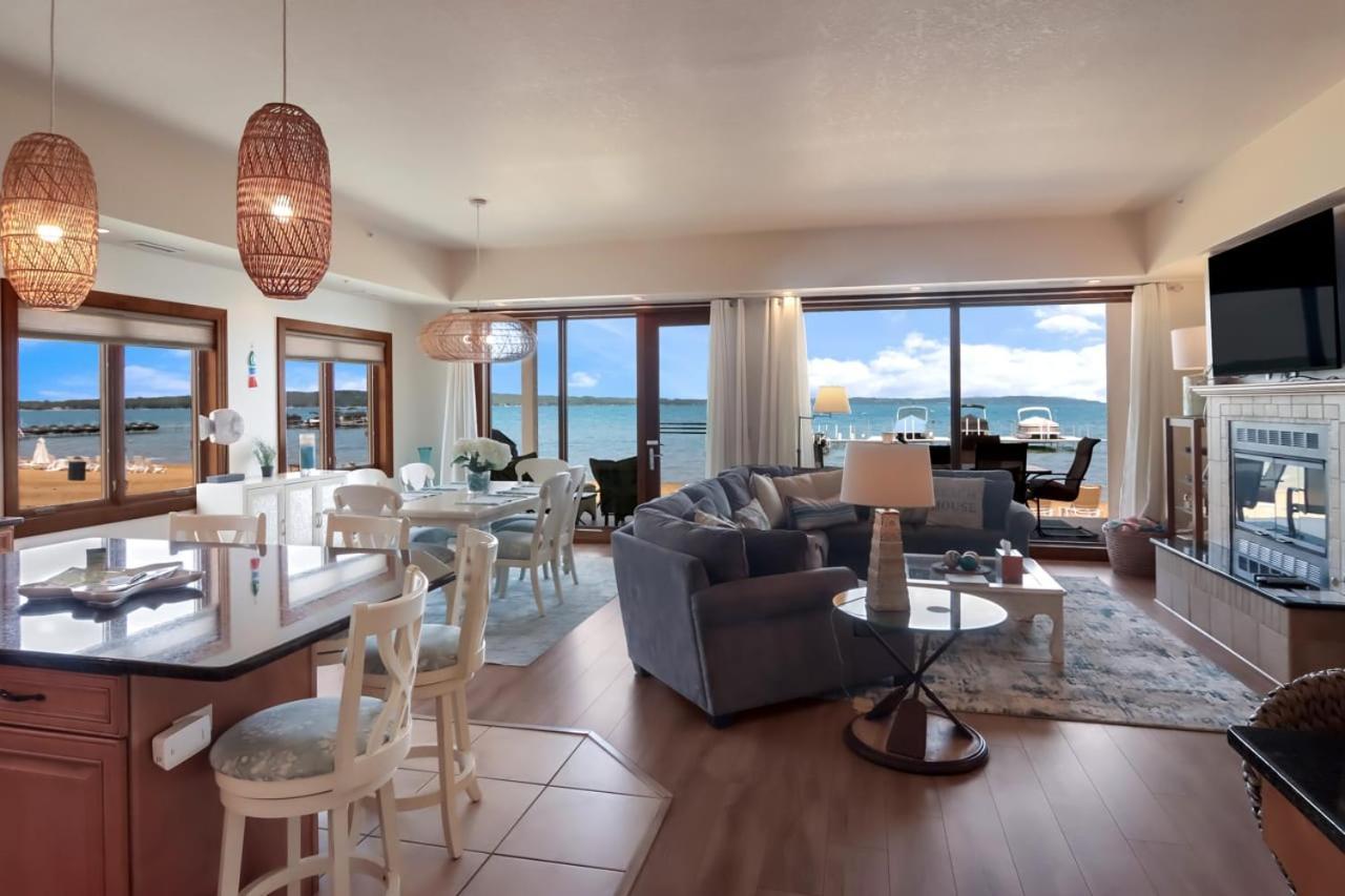 Sugar Beach Villa 1012 Luxury Waterfront Condo Traverse City Eksteriør bilde