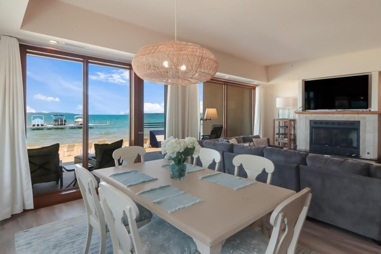 Sugar Beach Villa 1012 Luxury Waterfront Condo Traverse City Eksteriør bilde