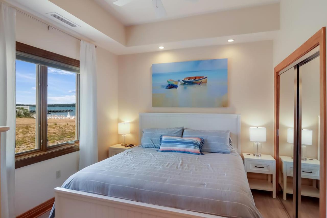 Sugar Beach Villa 1012 Luxury Waterfront Condo Traverse City Eksteriør bilde