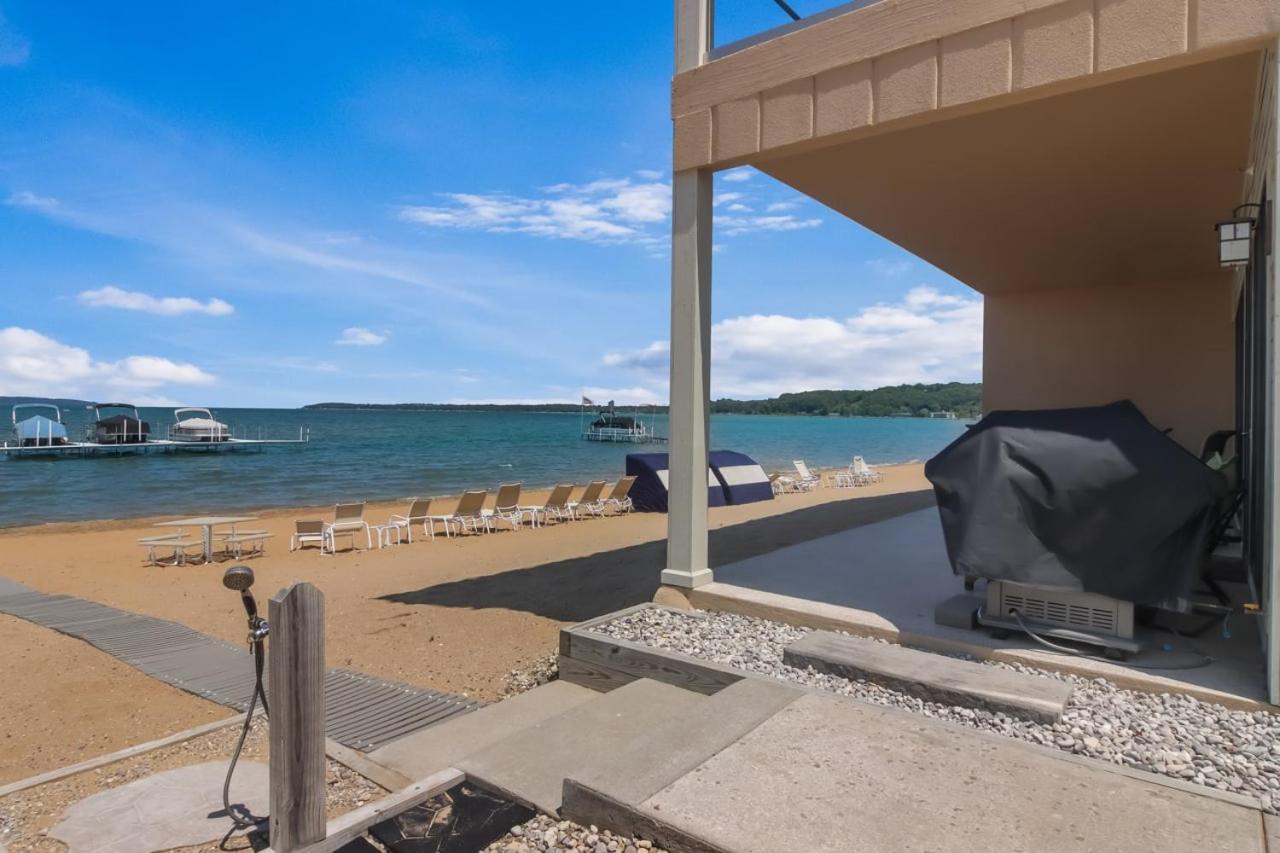Sugar Beach Villa 1012 Luxury Waterfront Condo Traverse City Eksteriør bilde
