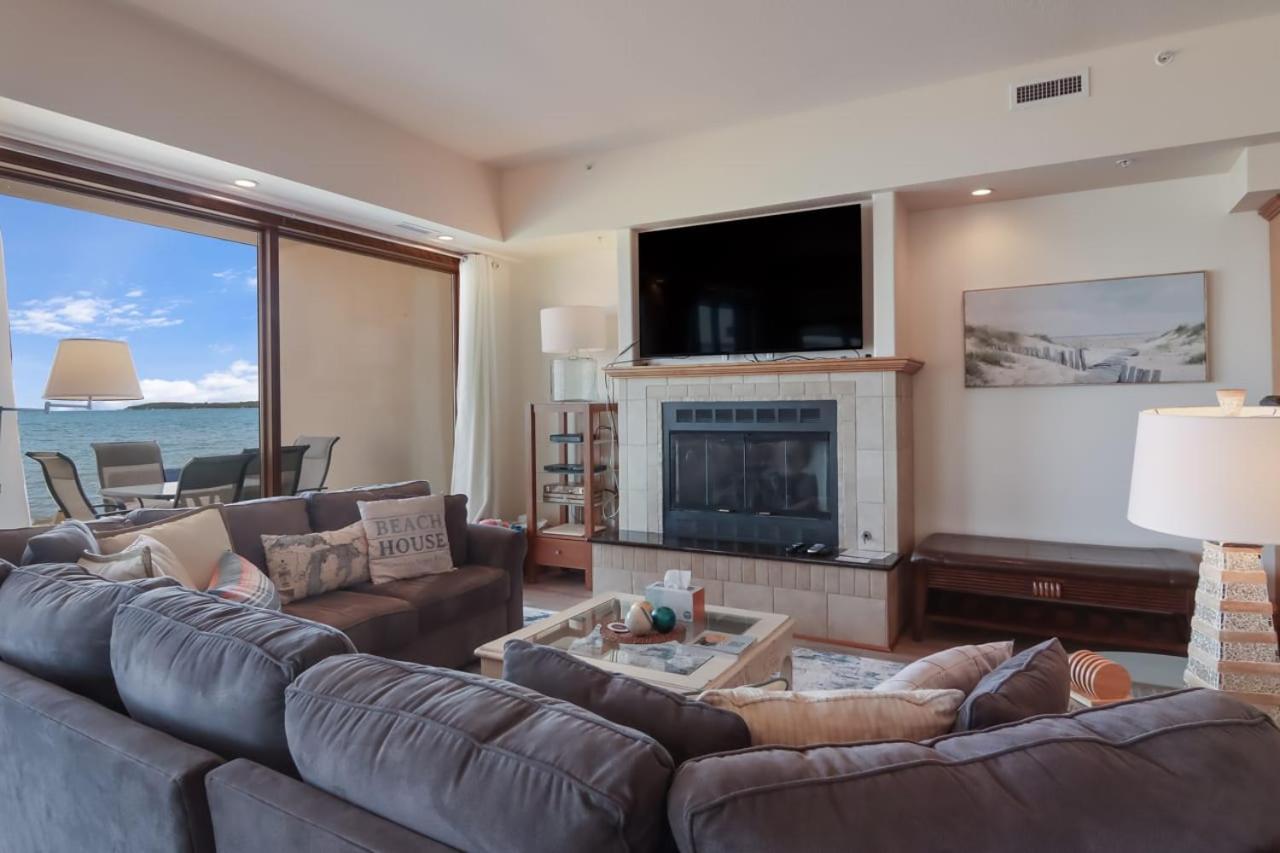 Sugar Beach Villa 1012 Luxury Waterfront Condo Traverse City Eksteriør bilde