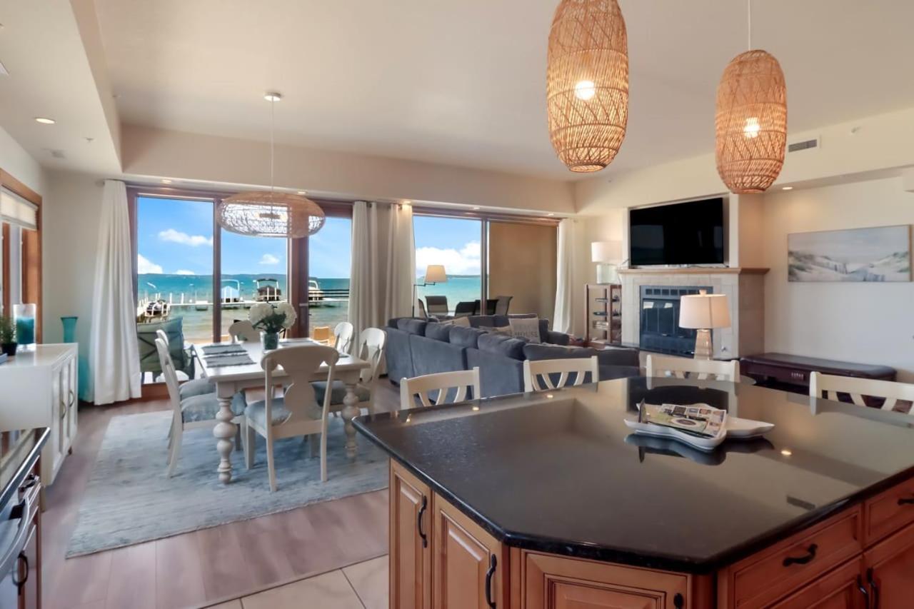 Sugar Beach Villa 1012 Luxury Waterfront Condo Traverse City Eksteriør bilde